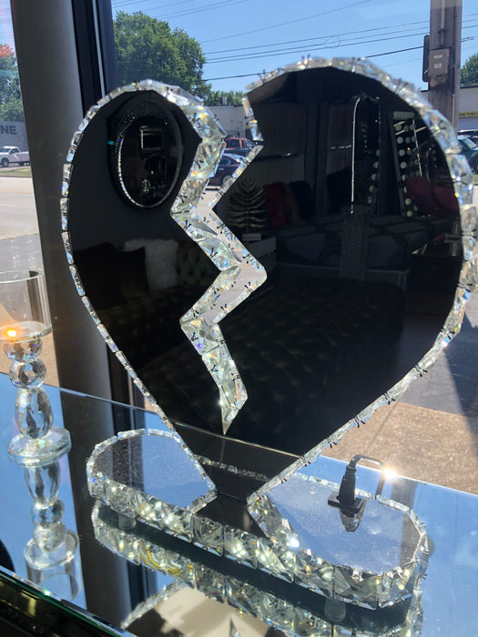 GLAM BROKEN HEART LED LAMP